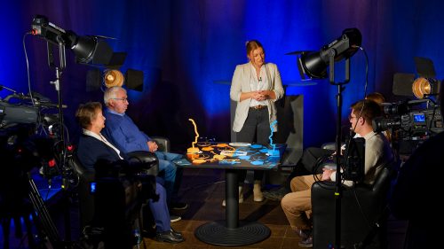 Foto mit Darstellung einer Aufnahme im Studio von Kanal 21